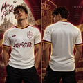 Camiseta España x Adidas Originals x Dellafuente Más que Fútbol - Vista frontal y trasera con modelo