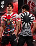 Camiseta Japón x Adidas Samurai Rising - Vista frontal con samurái y trasera con sol naciente en modelo