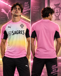 Camiseta Portugal x Puma Same Passion New Horizons - Vista frontal y trasera con modelo